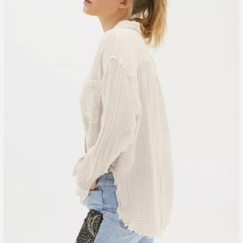 NWOT Urban‎ Outfitters Peach Like Color Distress Semi Sheer Top Blouse Small